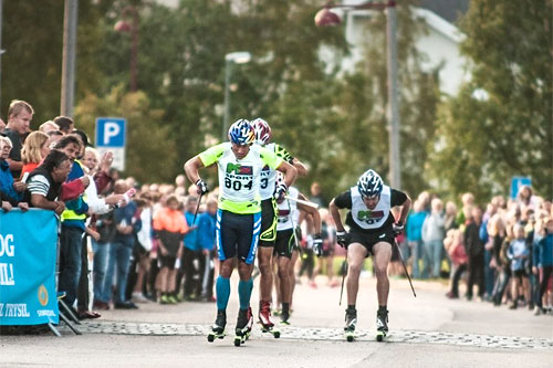 Petter Northug avgjør Coop Trysil Rulleskisprint 2014 til sin fordel. Foto: Hans Martin Nysæter, Destinasjon Trysil. Petter Northug avgjør Coop Trysil Rulleskisprint 2014 til sin fordel. Foto: Hans Martin Nysæter, Destinasjon Trysil.