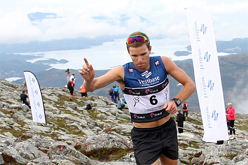 Didrik Tønseth var suveren i det 5,3 km lange motbakkeløpet Fonna Opp på dag 2 av Toppidrettsveka 2014. Foto: Geir Nilsen/Langrenn.com. Didrik Tønseth var suveren i det 5,3 km lange motbakkeløpet Fonna Opp på dag 2 av Toppidrettsveka 2014. Foto: Geir Nilsen/Langrenn.com.