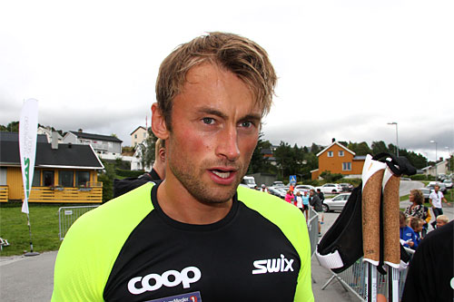 Fra neste sesong kan Petter Northug ikke lenger markedsføre Coop som partner, dersom han vil representere Norge. Foto: Geir Nilsen/Langrenn.com. Fra neste sesong kan Petter Northug ikke lenger markedsføre Coop som partner, dersom han vil representere Norge. Foto: Geir Nilsen/Langrenn.com.