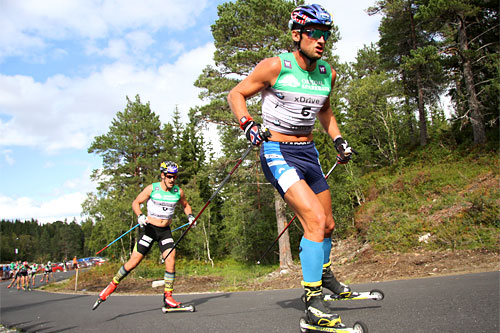 Petter Northug gikk til topps i Orkdal og Knyken skisenter på skiatlon-øvelsen under Toppidrettsveka 2014. Her er det John Kristian Dahl som ligger like bak. Foto: Geir Nilsen/Langrenn.com. Petter Northug gikk til topps i Orkdal og Knyken skisenter på skiatlon-øvelsen under Toppidrettsveka 2014. Her er det John Kristian Dahl som ligger like bak. Foto: Geir Nilsen/Langrenn.com.