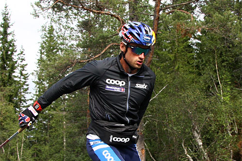 Petter Northug på oppvarmingen før han gikk til topps i Orkdal og Knyken skisenter på skiatlon-øvelsen under Toppidrettsveka 2014. Foto: Geir Nilsen/Langrenn.com. Petter Northug på oppvarmingen før han gikk til topps i Orkdal og Knyken skisenter på skiatlon-øvelsen under Toppidrettsveka 2014. Foto: Geir Nilsen/Langrenn.com.