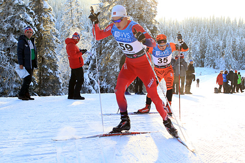 Kristian Græsli ute på 15 km fri under Beitosprinten 2014, med Stian Hoelgaard i rygg. Foto: Erik Borg. Kristian Græsli ute på 15 km fri under Beitosprinten 2014, med Stian Hoelgaard i rygg. Foto: Erik Borg.