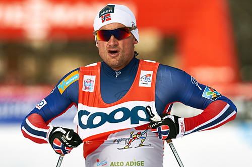 Petter Northug slo samtlige på jaktstarten i Toblach under femte etappe av Tour de Ski 2015, og beholdt dermed ledelsen sammenlagt. Foto: Felgenhauer/NordicFocus. Petter Northug slo samtlige på jaktstarten i Toblach under femte etappe av Tour de Ski 2015, og beholdt dermed ledelsen sammenlagt. Foto: Felgenhauer/NordicFocus.