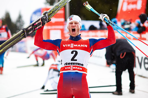 Martin Johnsrud Sundby jubler heftig på toppen av monsterbakken Alpe Cermis etter sammenlagtseieren i Tour de Ski 2015. Foto: Felgenhauer/NordicFocus. Martin Johnsrud Sundby jubler heftig på toppen av monsterbakken Alpe Cermis etter sammenlagtseieren i Tour de Ski 2015. Foto: Felgenhauer/NordicFocus.