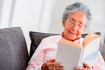 bs-Elder-woman-45684340-300