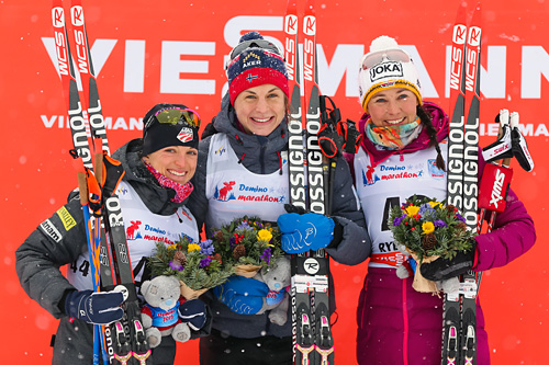 Seierspallen på damenes 10 km fri under verdenscupen i Rybinsk 2015 besto av (f.v.): Elizabeth Stephen (2), Astrid Uhrenholdt Jacobsen (1) og Stefanie Böhler. Foto: Laiho/NordicFocus. Seierspallen på damenes 10 km fri under verdenscupen i Rybinsk 2015 besto av (f.v.): Elizabeth Stephen (2), Astrid Uhrenholdt Jacobsen (1) og Stefanie Böhler. Foto: Laiho/NordicFocus.
