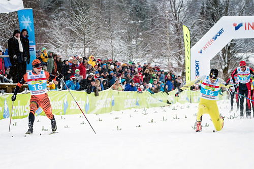 Petter Eliassen om lag en skisko foran Tore Bjørseth Berdal over målstreken i König Ludwig Lauf 2015. Foto: Magnus Östh/Swix Ski Classics. Petter Eliassen om lag en skisko foran Tore Bjørseth Berdal over målstreken i König Ludwig Lauf 2015. Foto: Magnus Östh/Swix Ski Classics.