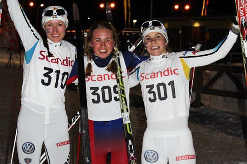 Martine Engebretsen vant sprinten i Nordisk Juniorlandskamp 2015 i Örnsköldsvik, og flankeres her av nummer 2 Emma Thalin (t.v.) og treer Johanna Hagström. Foto: Kristian Nordlunde. Martine Engebretsen vant sprinten i Nordisk Juniorlandskamp 2015 i Örnsköldsvik, og flankeres her av nummer 2 Emma Thalin (t.v.) og treer Johanna Hagström. Foto: Kristian Nordlunde.