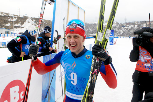 Magne Haga jubler over seier på 30 km skiathlon under U23-VM 2015 i Almaty og Kasakhstan. Foto: Erik Borg. Magne Haga jubler over seier på 30 km skiathlon under U23-VM 2015 i Almaty og Kasakhstan. Foto: Erik Borg.