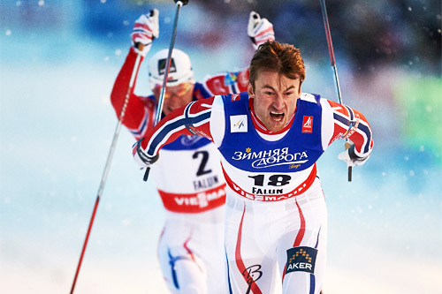 Petter Northug spurter i mål til seier på VM-sprinten 2015 i Falun. Like bak følger Ola Vigen Hattestad inn til bronseplass. Foto: NordicFocus. Petter Northug spurter i mål til seier på VM-sprinten 2015 i Falun. Like bak følger Ola Vigen Hattestad inn til bronseplass. Foto: NordicFocus.