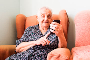 bs-Old-Lady-phone-52486561-300