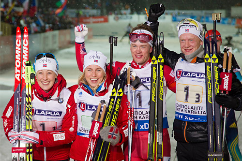 Norges bronselag på mix-stafetten under VM i Kontiolahti 2015. Fra venstre: Fanny Welle-Strand Horn, Tiril Eckhoff, Tarjei Bø og Johannes Thingnes Bø. Foto: NordicFocus. Norges bronselag på mix-stafetten under VM i Kontiolahti 2015. Fra venstre: Fanny Welle-Strand Horn, Tiril Eckhoff, Tarjei Bø og Johannes Thingnes Bø. Foto: NordicFocus.