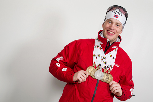 Tarjei Bø med medaljefangsten fra VM i Kontiolahti 2015. Totalt 5 medaljer, 4 bronse og 1 sølv. Foto: NordicFocus. Tarjei Bø med medaljefangsten fra VM i Kontiolahti 2015. Totalt 5 medaljer, 4 bronse og 1 sølv. Foto: NordicFocus.