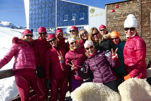 Odlo, som har hovedkontor i Sveits, sponset dette norske damelaget under Engadin Skimarathon i Sveits, ledet av Anette Bøe og Odlos Cathrine Lofterød Feght. Foto: Elizabeth S. Lingjærde. Odlo, som har hovedkontor i Sveits, sponset dette norske damelaget under Engadin Skimarathon i Sveits, ledet av Anette Bøe og Odlos Cathrine Lofterød Feght. Foto: Elizabeth S. Lingjærde.