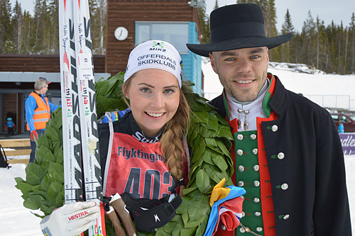 Hedde Bångman, Offerdals SK vant juniorklassen for damer under Flyktningerennet 2015. Her sammen med kransgutt Morgan Aagård. Foto: Flyktningerennet/Karl Audun Fagerli. Hedde Bångman, Offerdals SK vant juniorklassen for damer under Flyktningerennet 2015. Her sammen med kransgutt Morgan Aagård. Foto: Flyktningerennet/Karl Audun Fagerli.