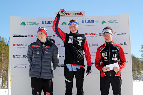 Herrepallen i Knarren Rundt 2015. Fra venstre: Erik Mysen (2. plass) Mikael Gunnulfsen (1) og Henrik Dønnestad (3). Arrangørfoto. Herrepallen i Knarren Rundt 2015. Fra venstre: Erik Mysen (2. plass) Mikael Gunnulfsen (1) og Henrik Dønnestad (3). Arrangørfoto.