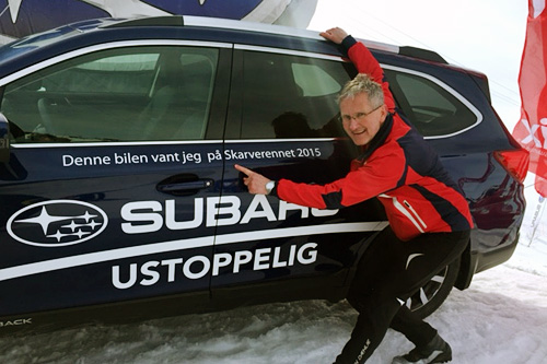 Tom Christensen var den heldige vinneren av gratis bil i ett år fra Subaru Norge i Skarverennet 2015. Foto: Subaru Norge. Tom Christensen var den heldige vinneren av gratis bil i ett år fra Subaru Norge i Skarverennet 2015. Foto: Subaru Norge.