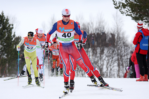 Petter Soleng Skinstad har kommandoen i feltet på skiathlon under NM på Røros 2015. Foto: Geir Nilsen/Langrenn.com. Petter Soleng Skinstad har kommandoen i feltet på skiathlon under NM på Røros 2015. Foto: Geir Nilsen/Langrenn.com.