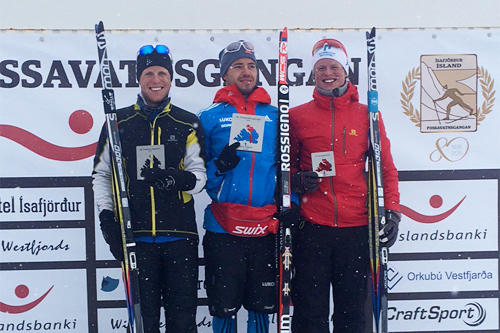 Seierspallen under det 25 km lange Fossavatn Free 2015. Fra venstre: Petter Soleng Skinstad (2. plass), Ilia Chernousov (1) og Mårten Soleng Skinstad (3). Foto: Privat. Seierspallen under det 25 km lange Fossavatn Free 2015. Fra venstre: Petter Soleng Skinstad (2. plass), Ilia Chernousov (1) og Mårten Soleng Skinstad (3). Foto: Privat.