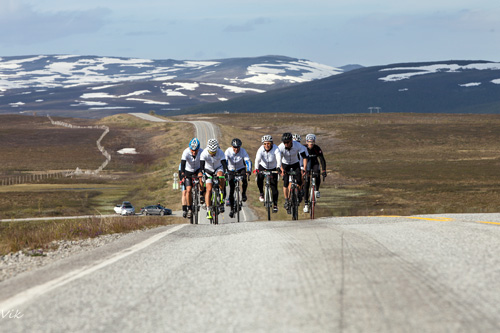 En av tingene som kjennetegner Onroad Finnmark er det at det er relativt lite trafikk på veiene, der det sykles. Foto: Steinar Vik. En av tingene som kjennetegner Onroad Finnmark er det at det er relativt lite trafikk på veiene, der det sykles. Foto: Steinar Vik.