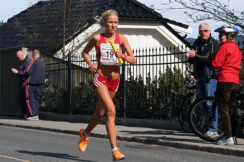 Karoline Bjerkeli Grøvdal i en tidligere utgave av Holmenkollstafetten. Foto: Ola Jordheim Halvorsen. Karoline Bjerkeli Grøvdal i en tidligere utgave av Holmenkollstafetten. Foto: Ola Jordheim Halvorsen.