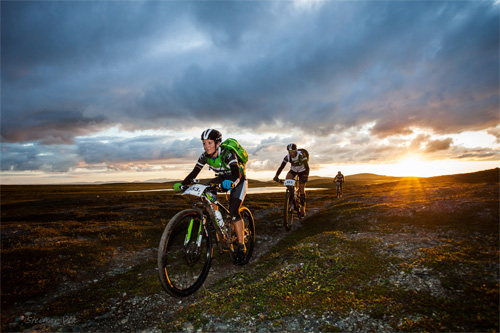Linda Treseng og Geir Lien på vidda under Offroad Finnmark 300 i 2014. De vant mix-klassen. Foto: Steinar Vik. Linda Treseng og Geir Lien på vidda under Offroad Finnmark 300 i 2014. De vant mix-klassen. Foto: Steinar Vik.