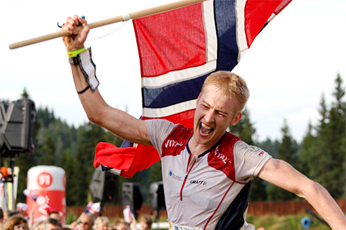 Olav Lundanes har akkurat sikret seg et av sine mange VM-gull i orientering. Arkivfoto: Geir Nilsen/Langrenn.com. Olav Lundanes har akkurat sikret seg et av sine mange VM-gull i orientering. Arkivfoto: Geir Nilsen/Langrenn.com.