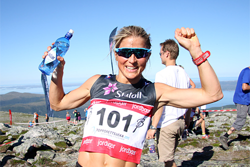 Therese Johaug er strålende fornøyd etter å ha vunnet Toppidrettsvekas motbakkeløp, Fonna Opp, på ny rekordtid. Foto: Geir Nilsen/Langrenn.com. Therese Johaug er strålende fornøyd etter å ha vunnet Toppidrettsvekas motbakkeløp, Fonna Opp, på ny rekordtid. Foto: Geir Nilsen/Langrenn.com.