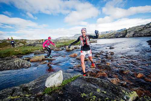 Mye nedbør i forkant av 2015-utgaven av Hardangervidda Marathon hadde gjort små bekker om til elver. Kai-Otto Melau/Xtremeidfjord. Mye nedbør i forkant av 2015-utgaven av Hardangervidda Marathon hadde gjort små bekker om til elver. Kai-Otto Melau/Xtremeidfjord.