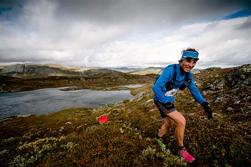 Trollheimen Fjellmaraton i fantastiske omgivelser. Ola Hovdenak på bildet ble nummer to. Foto: Martin I Dalen Trollheimen Fjellmaraton i fantastiske omgivelser. Ola Hovdenak på bildet ble nummer to. Foto: Martin I Dalen