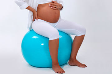 bs-Pregnant-sitting-21021677_300