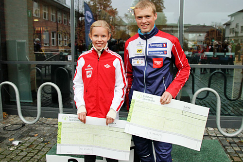 Pernille Karlsen Antonsen og Markus Holter løp rekordfort i Høytorp Opp 2015 og sikret seg hver sin seier. Arrangørfoto. Pernille Karlsen Antonsen og Markus Holter løp rekordfort i Høytorp Opp 2015 og sikret seg hver sin seier. Arrangørfoto.