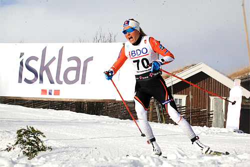Therese Johaug på vei mot suveren seier på 7,5 km i klassisk stil under Beitosprinten 2015. Også for nettavisen Langrenn.com ble november 2015 en meget god måned. Foto: Geir Nilsen/Langrenn.com. Therese Johaug på vei mot suveren seier på 7,5 km i klassisk stil under Beitosprinten 2015. Også for nettavisen Langrenn.com ble november 2015 en meget god måned. Foto: Geir Nilsen/Langrenn.com.
