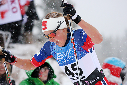 Kari Øyre Slind på vei mot en sterk 2. plass på 7,5 km i fristil under Beitosprinten 2015. Foto: Geir Nilsen/Langrenn.com. Kari Øyre Slind på vei mot en sterk 2. plass på 7,5 km i fristil under Beitosprinten 2015. Foto: Geir Nilsen/Langrenn.com.