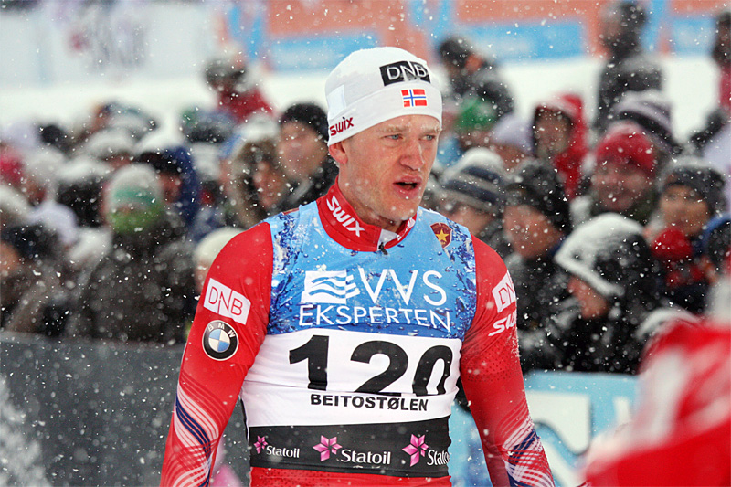 Tarjei Bø etter at han gikk inn til sjetteplass på 15 kilometer fristil under nasjonal sesongåpning i langrenn på Beitostølen. Foto: Geir Nilsen/Langrenn.com. Tarjei Bø etter at han gikk inn til sjetteplass på 15 kilometer fristil under nasjonal sesongåpning i langrenn på Beitostølen. Foto: Geir Nilsen/Langrenn.com.