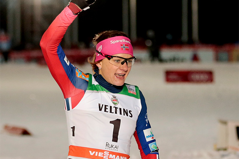Maiken Caspersen Falla jubler over seier på sprinten som innledet verdenscupåpningen og minitouren i Kuusamo og Ruka 2015. Foto: Modica/NordicFocus. Maiken Caspersen Falla jubler over seier på sprinten som innledet verdenscupåpningen og minitouren i Kuusamo og Ruka 2015. Foto: Modica/NordicFocus.
