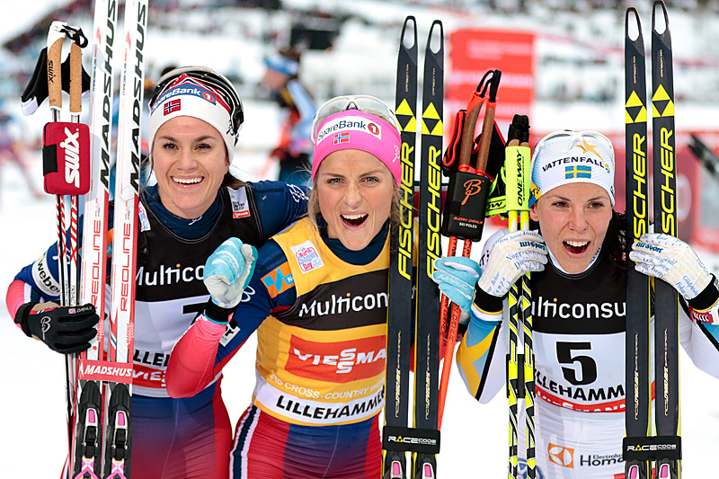 De beste damene på skiathlon under verdenscupen på Lillehammer. Fra venstre: Heidi Weng (2.-plass), Therese Johaug (1) og Charlotte Kalla (3). Foto: Modica/NordicFocus. De beste damene på skiathlon under verdenscupen på Lillehammer. Fra venstre: Heidi Weng (2.-plass), Therese Johaug (1) og Charlotte Kalla (3). Foto: Modica/NordicFocus.