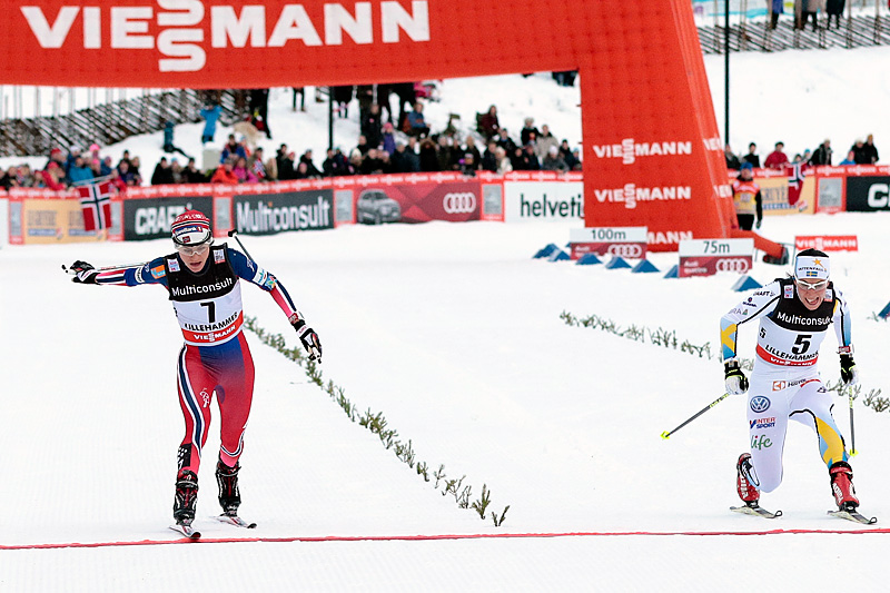 Heidi Weng (t.v.) og Charlotte Kalla spurter om andreplassen i skiathlon på Lillehammer 2015. Den duellen vant Weng. Foto: Modica/NordicFocus. Heidi Weng (t.v.) og Charlotte Kalla spurter om andreplassen i skiathlon på Lillehammer 2015. Den duellen vant Weng. Foto: Modica/NordicFocus.