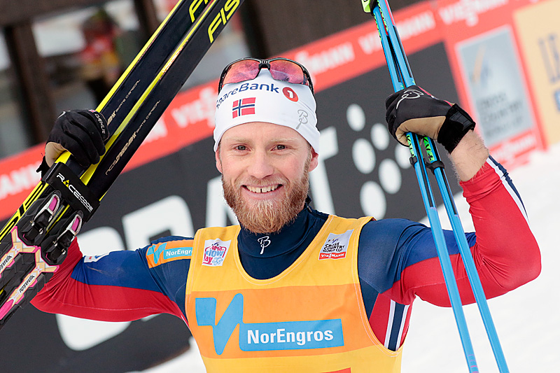 Martin Johnsrud Sundby har sikret seg en stor ledelse i sammendraget etter sesongens to første verdenscuprunder. Her jubler han for seier i skiathlon under verdenscupen på Lillehammer. Foto: Modica/NordicFocus. Martin Johnsrud Sundby har sikret seg en stor ledelse i sammendraget etter sesongens to første verdenscuprunder. Her jubler han for seier i skiathlon under verdenscupen på Lillehammer. Foto: Modica/NordicFocus.