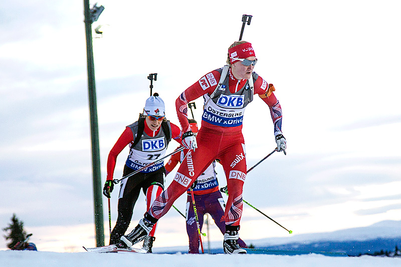 Marte Olsbu på vei mot sjuendeplass under verdenscupjaktstaretn i Östersund. Foto: Manzoni/NordicFocus. Marte Olsbu på vei mot sjuendeplass under verdenscupjaktstaretn i Östersund. Foto: Manzoni/NordicFocus.
