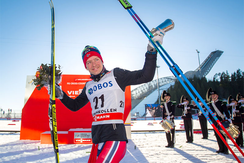 Sjur Røthe etter sin store dag i Holmenkollen hvor han vant verdenscupens 50 km med fellsstart i fri teknikk 2015. Foto: Laiho/NordicFocus. Sjur Røthe etter sin store dag i Holmenkollen hvor han vant verdenscupens 50 km med fellsstart i fri teknikk 2015. Foto: Laiho/NordicFocus.