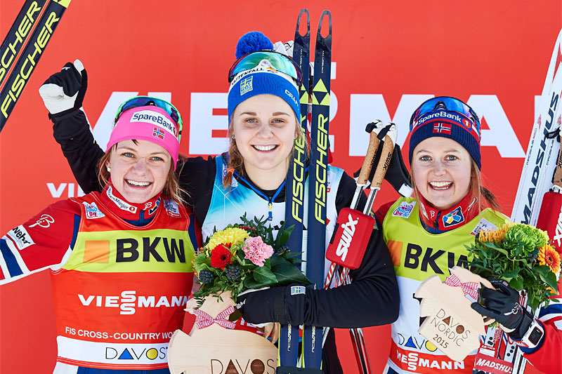 Damenes seierspall etter verdenscupsprinten i Davos 2015. Fra venstre: Maiken Caspersen Falla (2. plass), Stina Nilsson (1) og Ingvild Flugstad Østberg (3). Foto: Felgenhauer/NordicFocus. Damenes seierspall etter verdenscupsprinten i Davos 2015. Fra venstre: Maiken Caspersen Falla (2. plass), Stina Nilsson (1) og Ingvild Flugstad Østberg (3). Foto: Felgenhauer/NordicFocus.