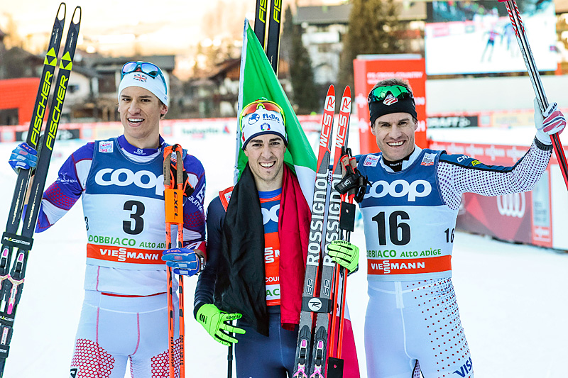 De beste herrene på herrenes verdenscupsprint i Toblach 2015 var (fra venstre) Andrew Young (3.-plass), Federico Pellegrino (1) og Simeon Hamilton (2). Foto: Modica/NordicFocus. De beste herrene på herrenes verdenscupsprint i Toblach 2015 var (fra venstre) Andrew Young (3.-plass), Federico Pellegrino (1) og Simeon Hamilton (2). Foto: Modica/NordicFocus.