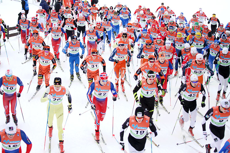 Har de sett for seg hvordan en kontroll før start i en stor norsk langrennskonkurranse skal avvikles, undres artikkelforfatter. Foto: Geir Nilsen/Langrenn.com. Har de sett for seg hvordan en kontroll før start i en stor norsk langrennskonkurranse skal avvikles, undres artikkelforfatter. Foto: Geir Nilsen/Langrenn.com.