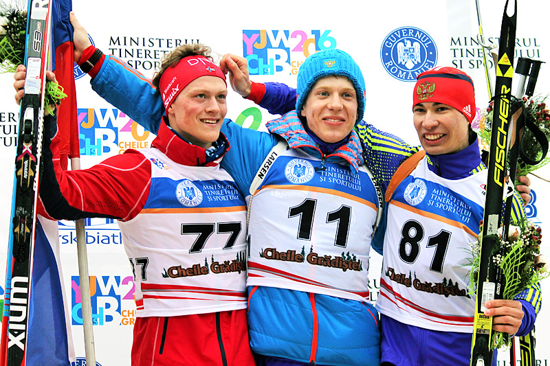Seierspallen etter sprinten for Menn 19 år under Junior-VM i rumenske Cheile Gradistein 2016. Fra venstre: Endre Strømsheim (2.-plass), Igor Malinovskii (1) og Viacheslav Maleev (3). Foto: Norges Skiskytterforbund. Seierspallen etter sprinten for Menn 19 år under Junior-VM i rumenske Cheile Gradistein 2016. Fra venstre: Endre Strømsheim (2.-plass), Igor Malinovskii (1) og Viacheslav Maleev (3). Foto: Norges Skiskytterforbund.