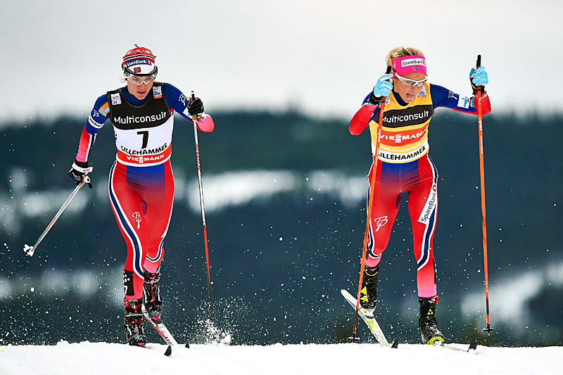 Heidi Weng og Therese Johaug under verdenscupen på Lillehammer i desember 2015. Foto: Felgenhauer/NordicFocus. Heidi Weng og Therese Johaug under verdenscupen på Lillehammer i desember 2015. Foto: Felgenhauer/NordicFocus.