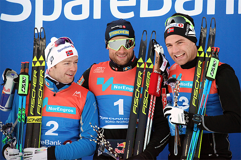 Seierspallen etter herrenes skiathlon under NM i Tromsø 2016 besto av (f.v.) Sjur Røthe (2.-plass), Petter Northug (1) og Niklas Dyrhaug (3). Foto: Erik Borg. Seierspallen etter herrenes skiathlon under NM i Tromsø 2016 besto av (f.v.) Sjur Røthe (2.-plass), Petter Northug (1) og Niklas Dyrhaug (3). Foto: Erik Borg.