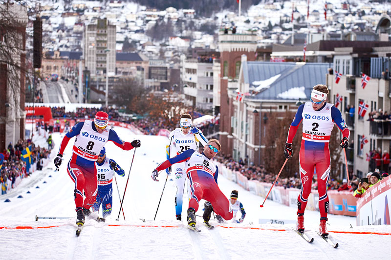 Petter Northug i midten strekker foten frem for å sikre seg plass i sprintfinalen under verdenscupen i Drammen. Ved sin side har han Ola Vigen Hattestad og Eirik Brandsdal. Disse ble til slutt også topp 3 i rennet. Foto: Felgenhauer/NordicFocus. Petter Northug i midten strekker foten frem for å sikre seg plass i sprintfinalen under verdenscupen i Drammen. Ved sin side har han Ola Vigen Hattestad og Eirik Brandsdal. Disse ble til slutt også topp 3 i rennet. Foto: Felgenhauer/NordicFocus.