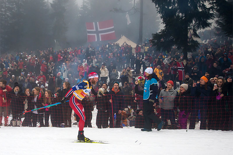 Martin Johnsrud Sundby på vei mot klar seier under 5-mila i Holmenkollen 2016. Foto: Laiho/NordicFocus. Martin Johnsrud Sundby på vei mot klar seier under 5-mila i Holmenkollen 2016. Foto: Laiho/NordicFocus.