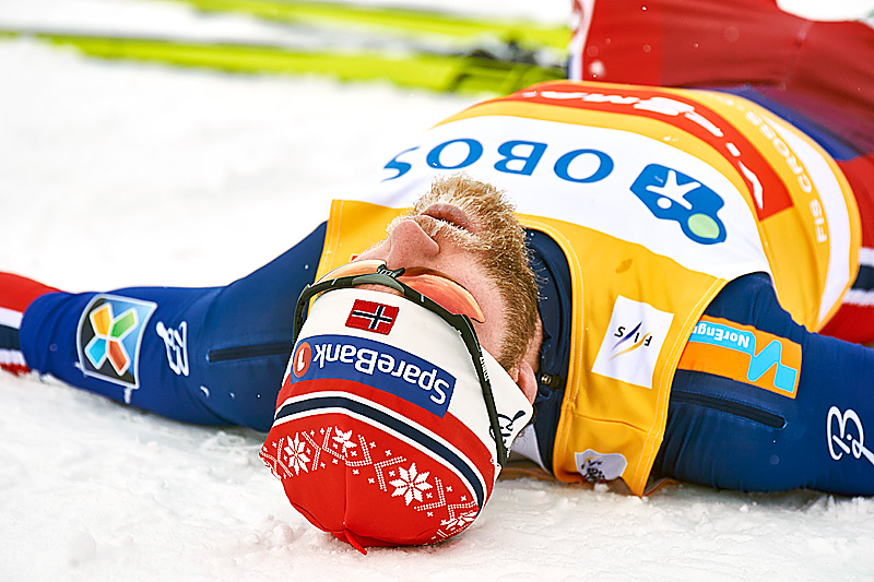 En sliten Martin Johnsrud Sundby etter at han ble nummer 5 på 10 kilometer klassisk under verdenscupen i Falun 2016. Foto: Felgenhauer/NordicFocus. En sliten Martin Johnsrud Sundby etter at han ble nummer 5 på 10 kilometer klassisk under verdenscupen i Falun 2016. Foto: Felgenhauer/NordicFocus.